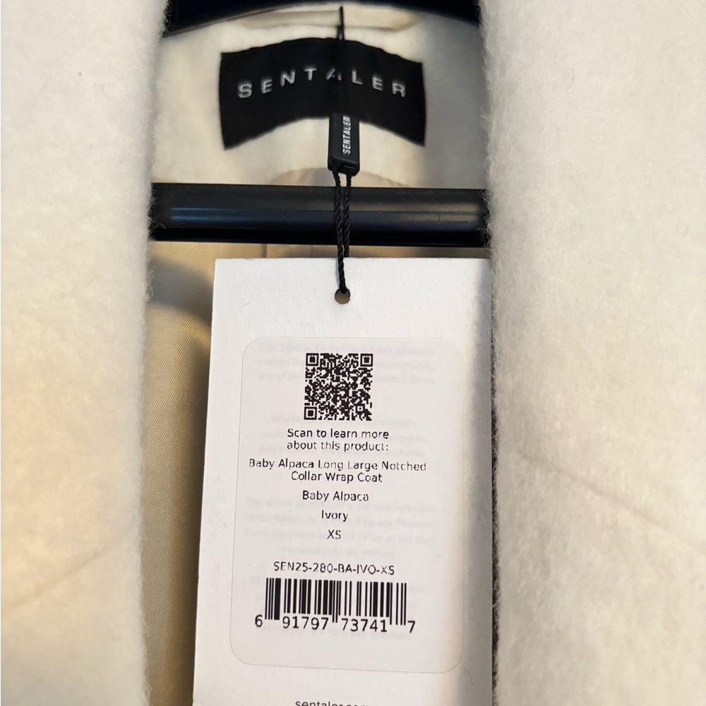 Sentaler Alpaca Coat (white/cream) - Picture 10 of 12